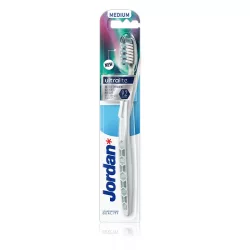 Jordan fogkefe ultralite közepes sörtével 1 db